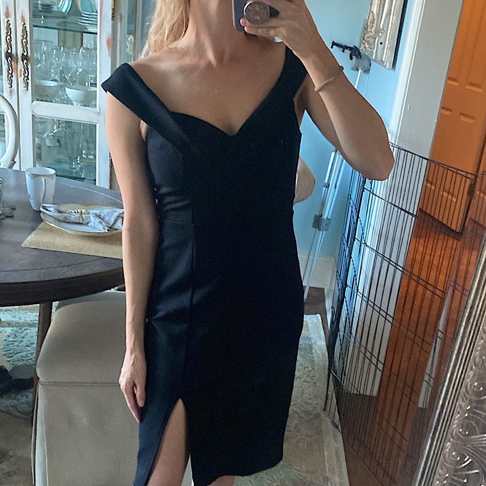 Lulus NWT classic glam off the shoulders dress blackl cocktail party size small